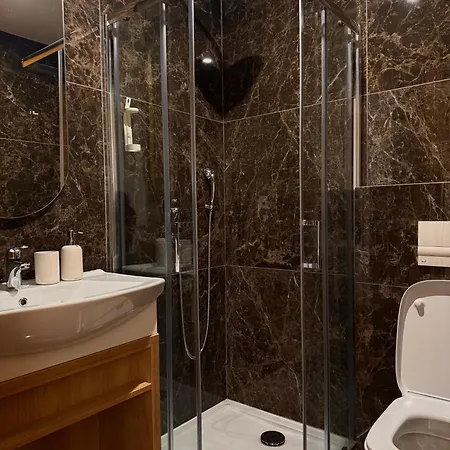 Stari Hrast * Bosanska Gradiska