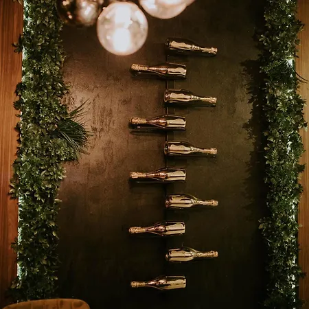 Stari Hrast * Bosanska Gradiska