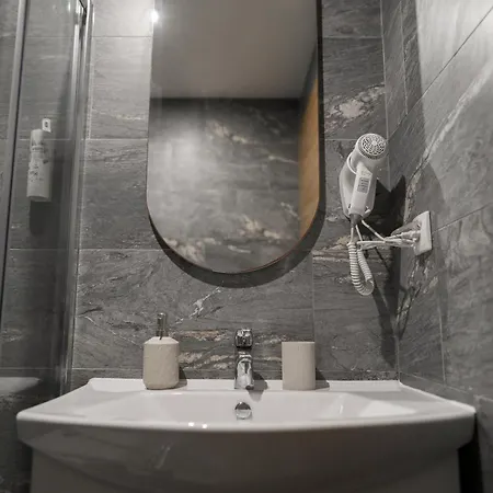 Stari Hrast * Bosanska Gradiska